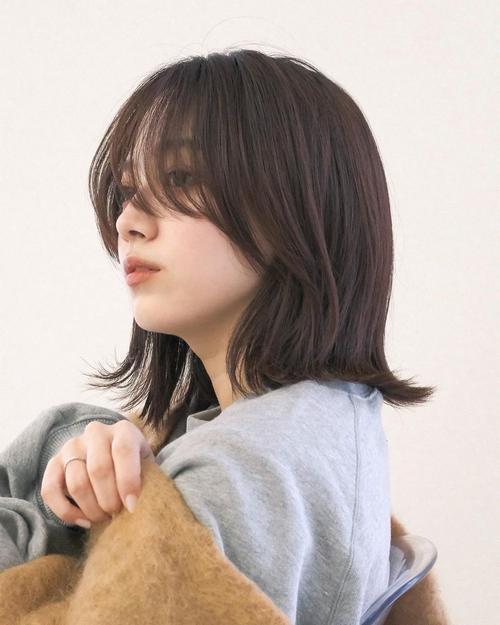 日式齐肩短发，修饰脸型显气质