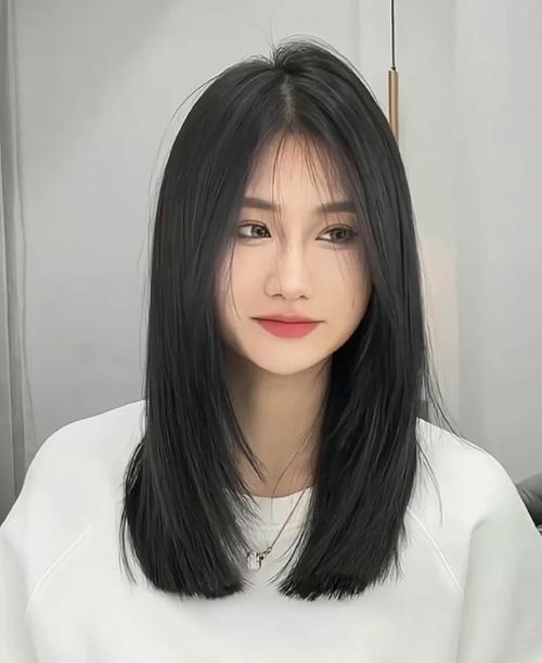 中长款头发发型_百搭又显脸小，中年女性烫发更添气质