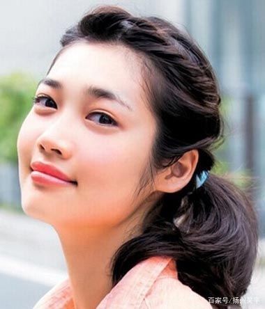 方脸型适合马尾辫吗_方脸女生扎马尾高度选择技巧