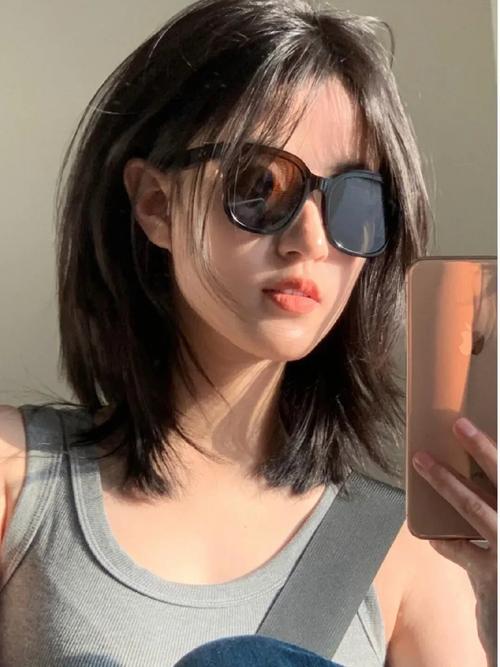 头太扁留什么发型好看_扁头女生巧用发型显圆润气质 头太扁留什么发型好看_扁头女生巧用发型显圆润气质