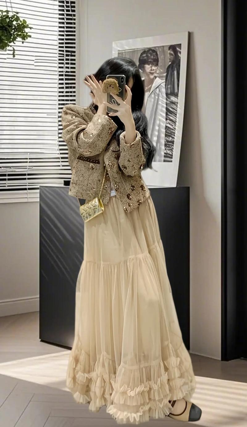 香槟色裙子最佳搭配色系_香槟裙百变搭配，优雅出挑！