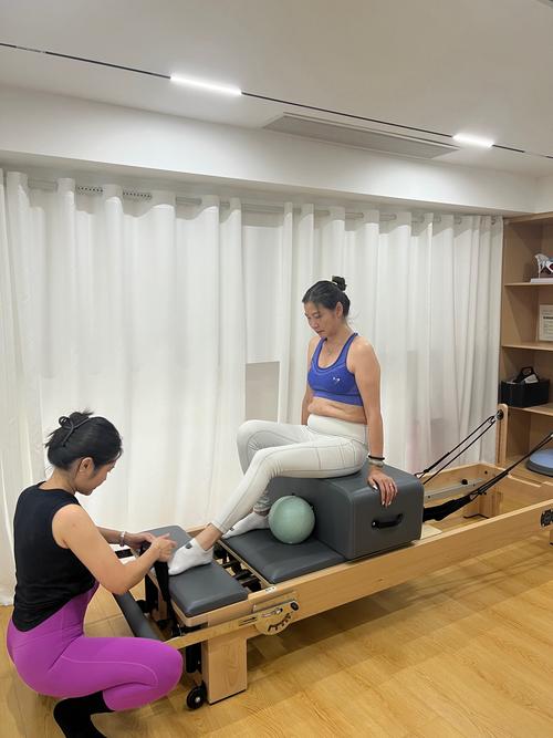 中老年普拉提跟练全套_中老年塑形缓解酸痛，简单普拉提随时随地练