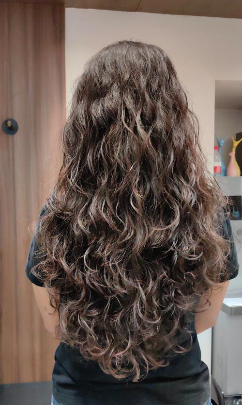 法式慵懒自然卷发_慵懒法式卷发教程，自然又优雅！