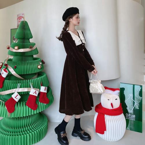 灯芯绒长裙搭配图片_复古时尚，保暖显瘦，秋冬必备！