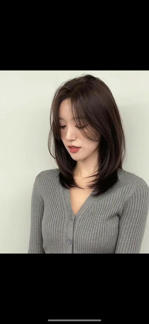 今年夏天流行什么发型_清爽短发显年轻,层次发型气质佳,青灰染发时尚 今年夏天流行什么发型_清爽短发显年轻,层次发型气质佳,青灰染发时尚