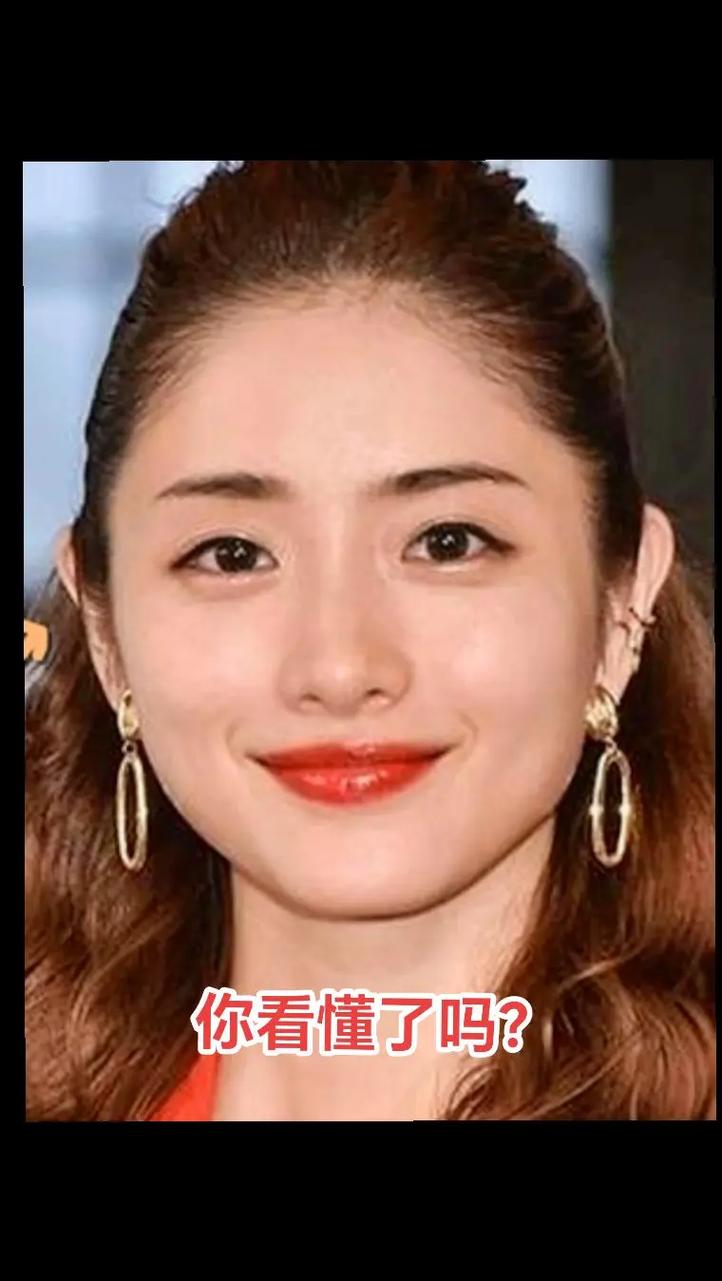 头尖额窄的人时候什么发型_刘海斜分修饰窄额头，蓬松侧发型变圆润