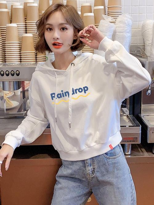 卫衣搭配什么帽子好看_卫衣配帽子，风格立现！