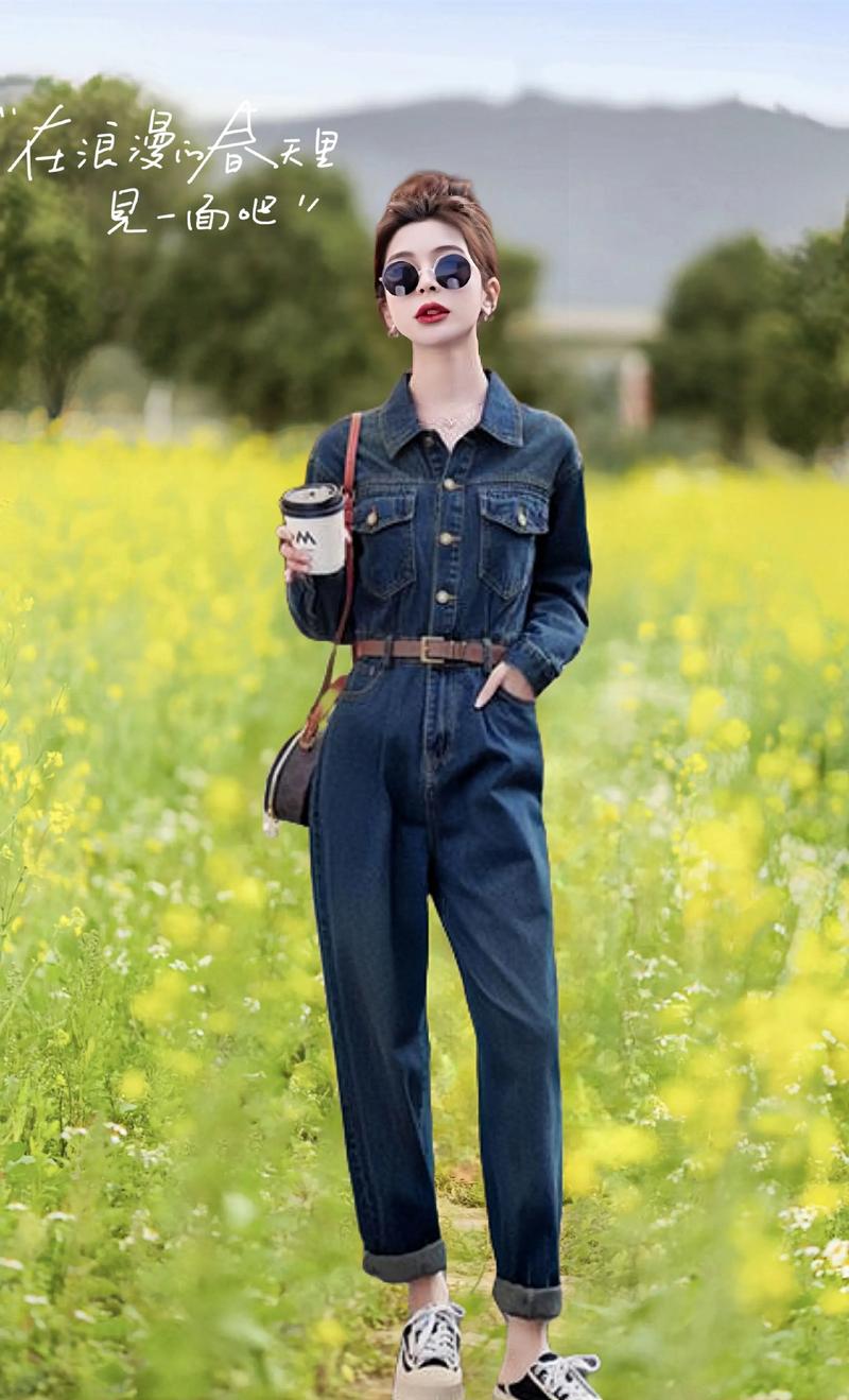 连体裤鞋子搭配图片_衣服版型宽松修身，高腰显腿长，基础色亮色百搭，运动鞋小白鞋帆布鞋，配饰呼应，连体裤通勤约会健身