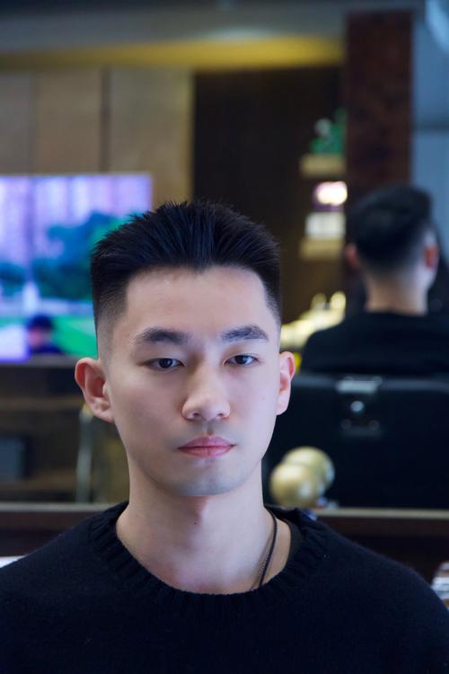 碎平头发型_清爽利落,百搭易打理的男士新潮发型 碎平头发型_清爽利落,百搭易打理的男士新潮发型