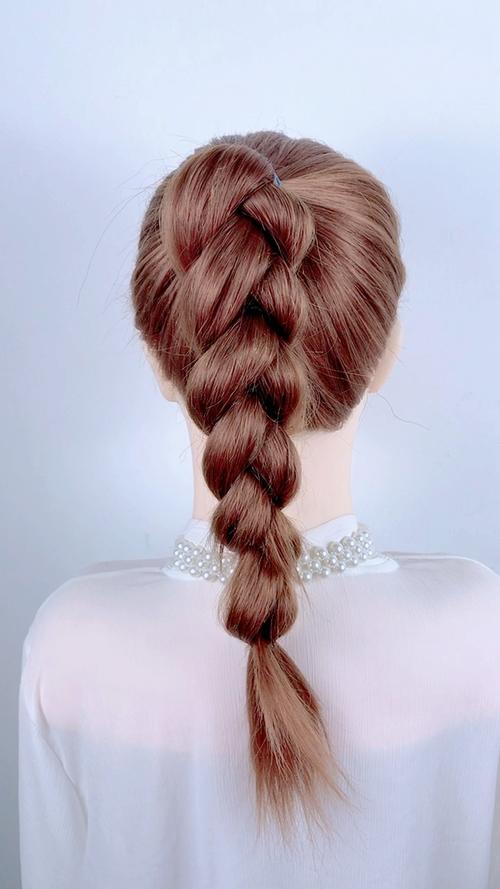 不勒头皮的高马尾_高马尾舒适扎法，轻松时尚不勒头