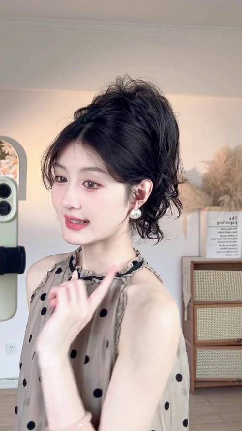 夏天最凉快的发型_寸头短发清爽利落，适合夏季运动男士