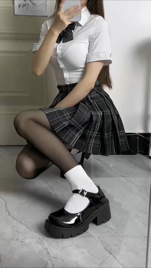 女生jk配黑丝穿小白鞋_JK制服搭黑丝小白鞋,青春又显气质 女生jk配黑丝穿小白鞋_JK制服搭黑丝小白鞋,青春又显气质