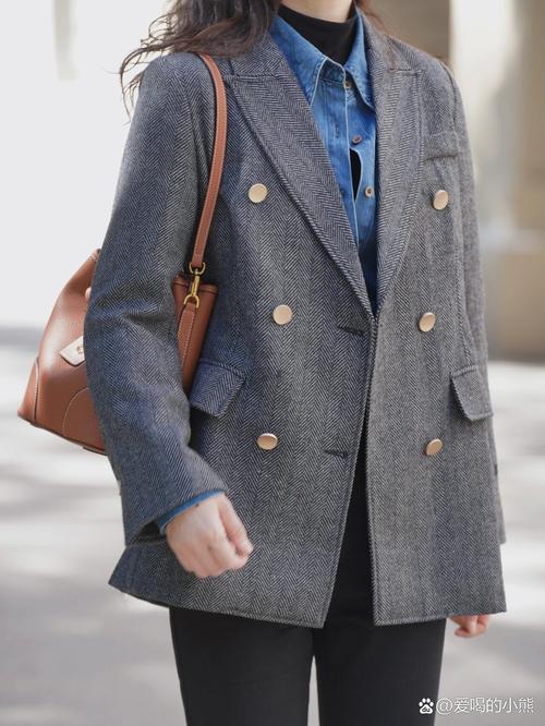 羊毛衫如何搭配西服图片_毛衣搭西服显高级，秋冬季这样穿好看！