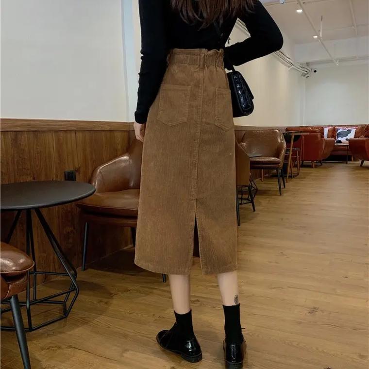 灯芯绒长裙搭配图片_复古时尚，保暖显瘦，秋冬必备！