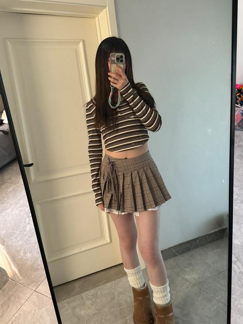 百褶短裙穿搭仙女_通勤浪漫皆可穿，显瘦显高显气质