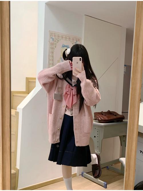 秋冬穿搭女学生_短外套显高,小香风显白,风衣气场足 秋冬穿搭女学生_短外套显高,小香风显白,风衣气场足