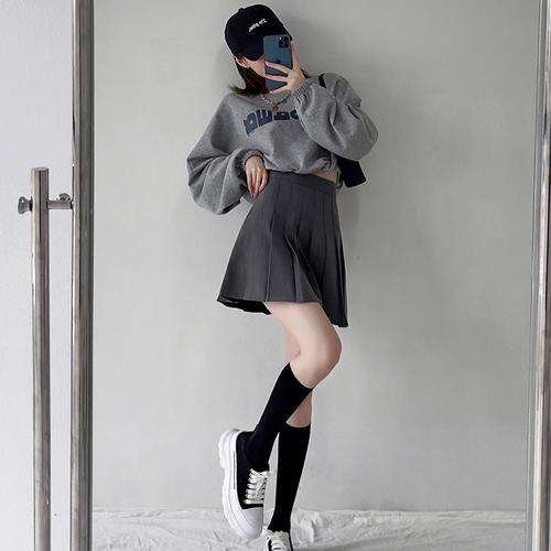 浅灰色包臀裙搭配图片_显瘦百搭，百变造型！