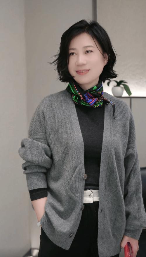 30一35岁发型减龄好看_30-35岁女性短发造型推荐