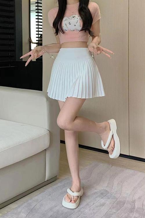 短款百褶裙适合女生a高个b_A型身材必备！百褶裙显瘦显高，百搭又时髦