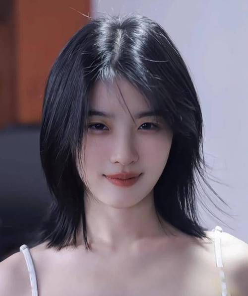 尖头的人适合什么发型_蓬松短发修饰尖头，头型更圆润