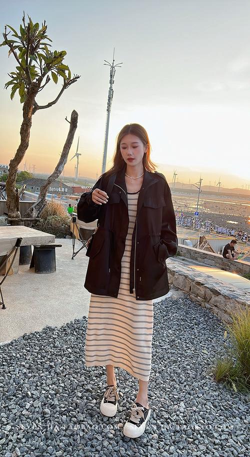 收腰上衣搭配外套_收腰上衣显高显瘦，日韩风各具特色