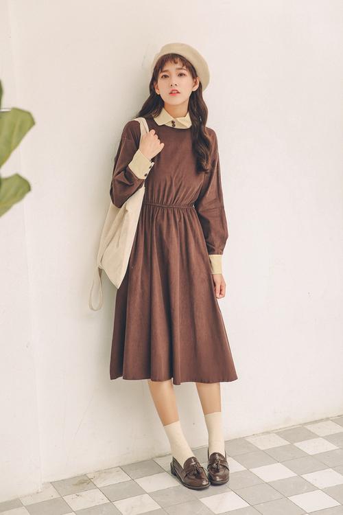 灯芯绒长裙搭配图片_复古时尚，保暖显瘦，秋冬必备！