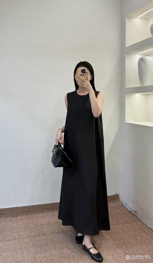 香云纱连衣裙配什么裙带好看_四季舒适，时尚百搭的非遗面料