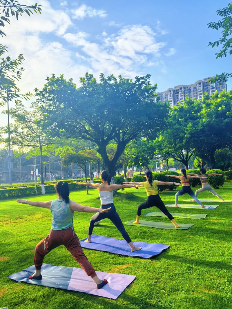瑜伽可以在室外练习吗_瑜伽室内外怎么选？