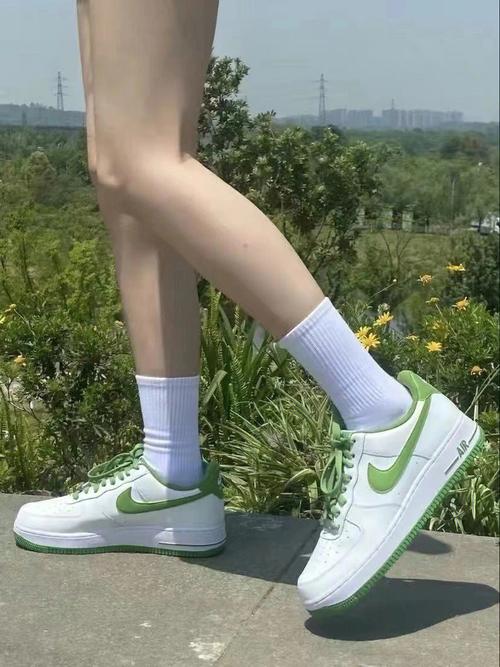 女人可以穿绿色鞋吗_女人穿绿鞋吉利吗？现代审美新解