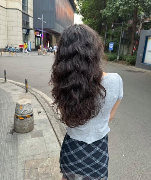 发量多的女生发型_5款短发发型推荐