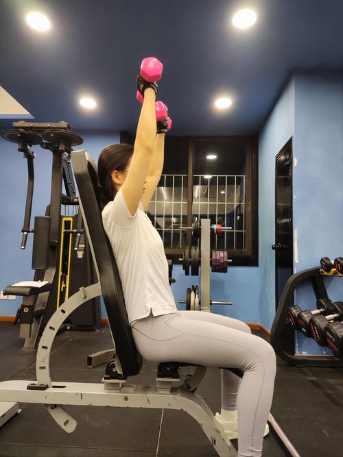 40斤哑铃一般人拿得动吗_40斤哑铃拿得动吗？因人而异需谨慎