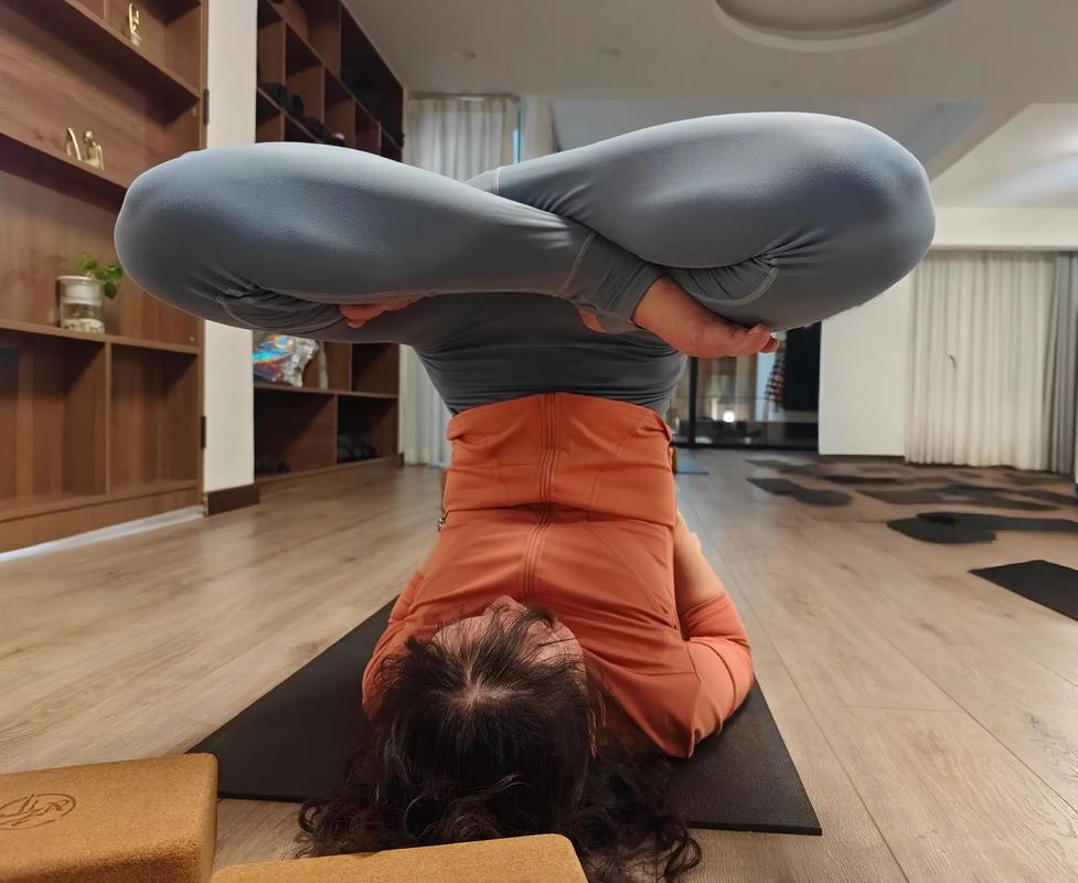 适合50岁练的瑜伽_50岁练瑜伽，强身健体更轻松