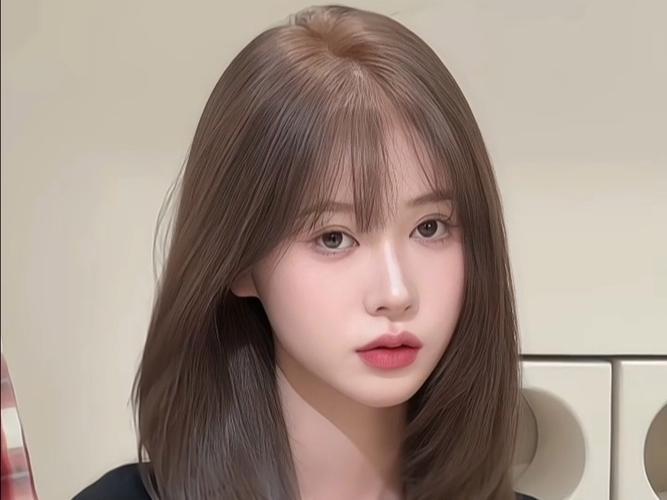 窄额头高颧骨适合什么发型女_梨花头中分卷发刘海短发皆宜