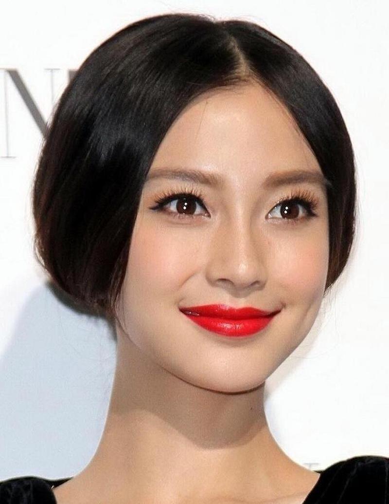 中分低马尾发型_优雅百搭，时尚必备