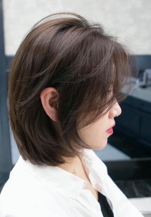 短圆脸适合什么发型女_修饰脸型，展现个人魅力