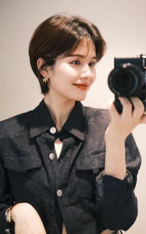 女性干练有气质的发型_短发多变实用受欢迎，打理技巧搭配指南