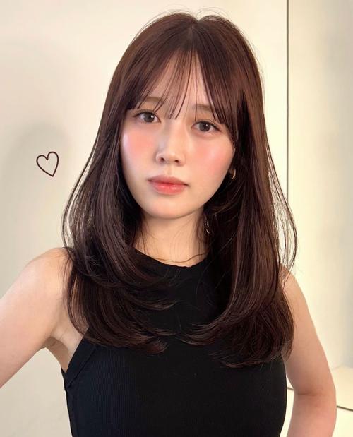 心形脸适合的发型_修饰脸型显气质