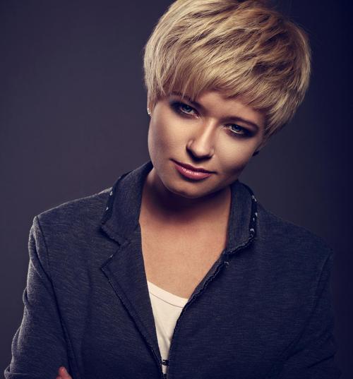 头比较尖适合什么发型_蓬松短发波波头 修饰尖头瘦脸 头比较尖适合什么发型_蓬松短发波波头 修饰尖头瘦脸