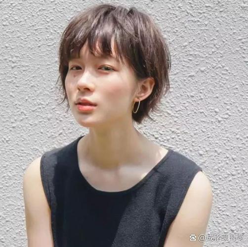 长扁脸适合什么发型_显宽立体,避开直发 长扁脸适合什么发型_显宽立体,避开直发