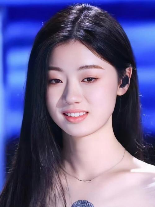 嘴突的人适合什么发型_发型巧修饰突脸，分男女选对型