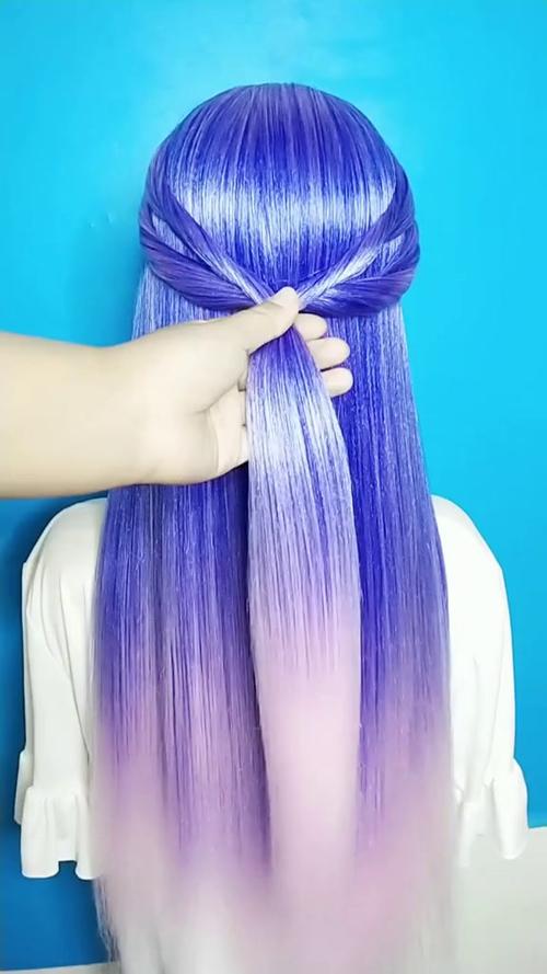 方形脸扎什么头最适合_方形脸女生巧用高马尾蓬松编发丸子头柔化脸型 方形脸扎什么头最适合_方形脸女生巧用高马尾蓬松编发丸子头柔化脸型