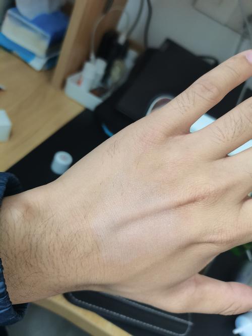 不化妆的人用bb霜还是素颜霜_素颜霜VSBB霜，轻薄提亮VS遮瑕防晒