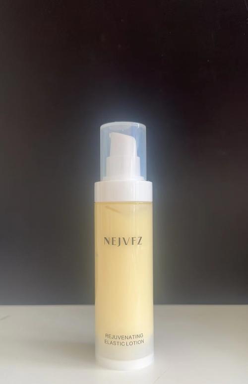 女用化妆品_选对护肤品，补水美白自然美！