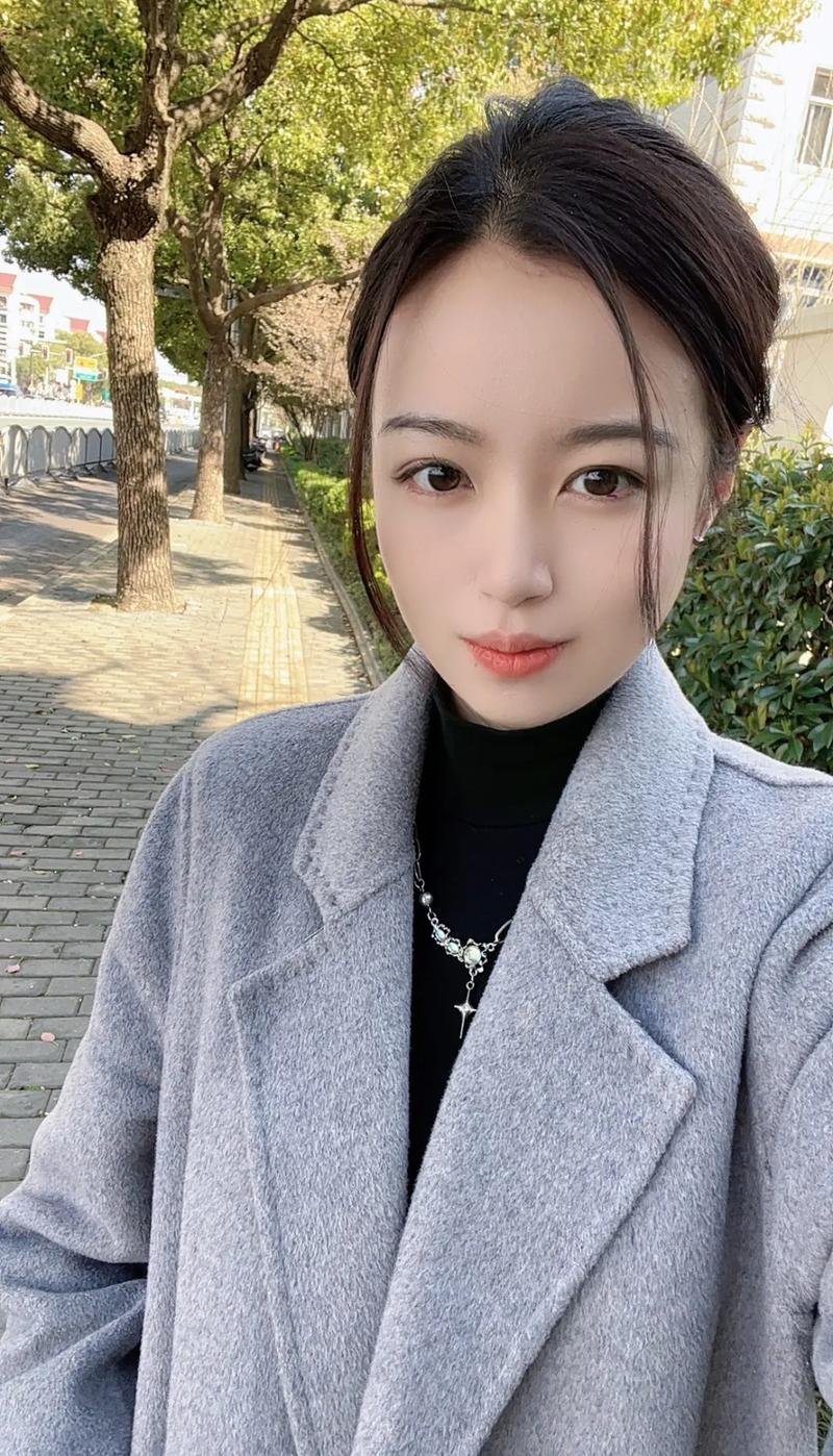 从来不化妆的女人什么心理_不化妆显自信，专注内在成长