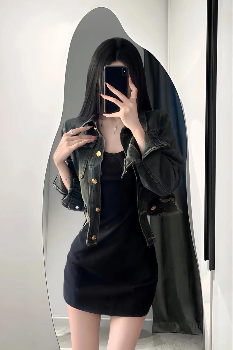 包臀长裙搭配短款外套_白高领配包臀裙，牛仔外套显娘man，短中长裙选对显气质