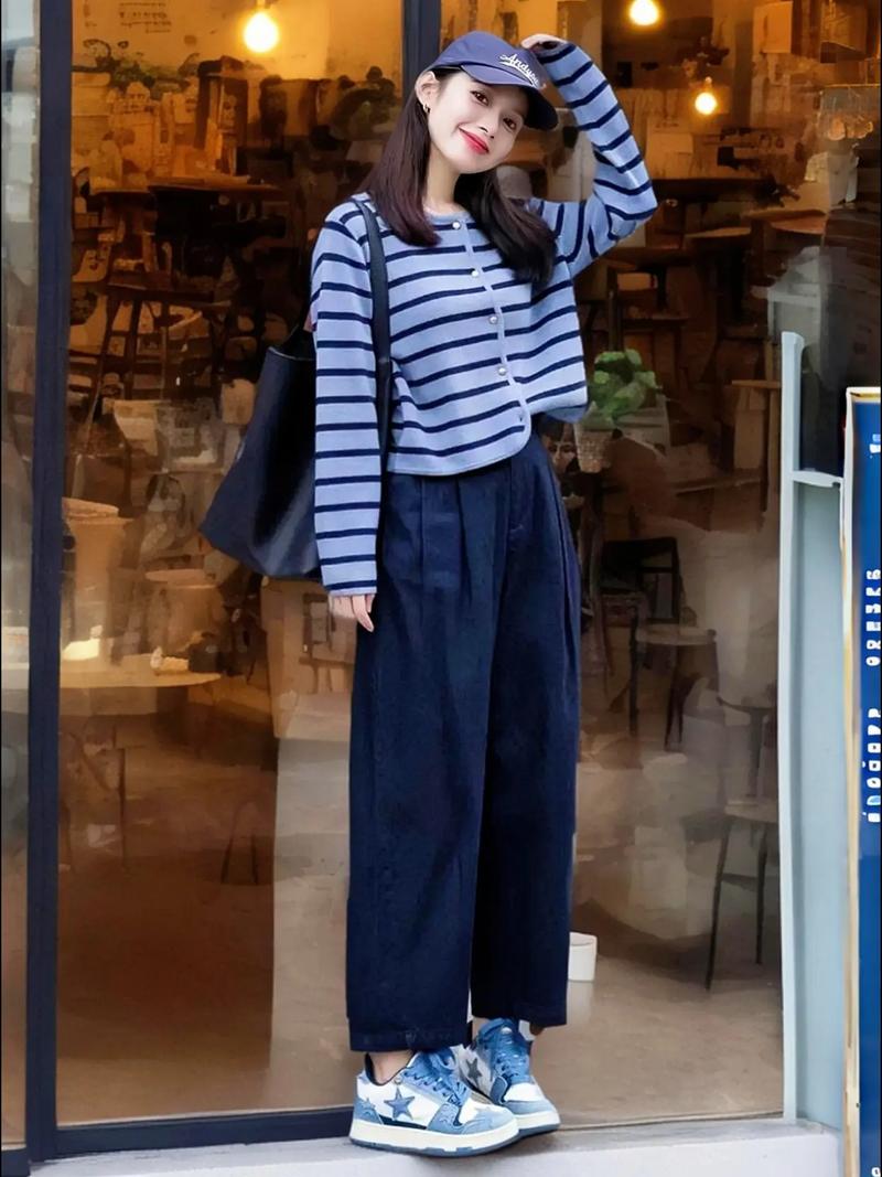 女士休闲裤搭配什么上衣_休闲裤百搭，配不同上衣穿出时尚感