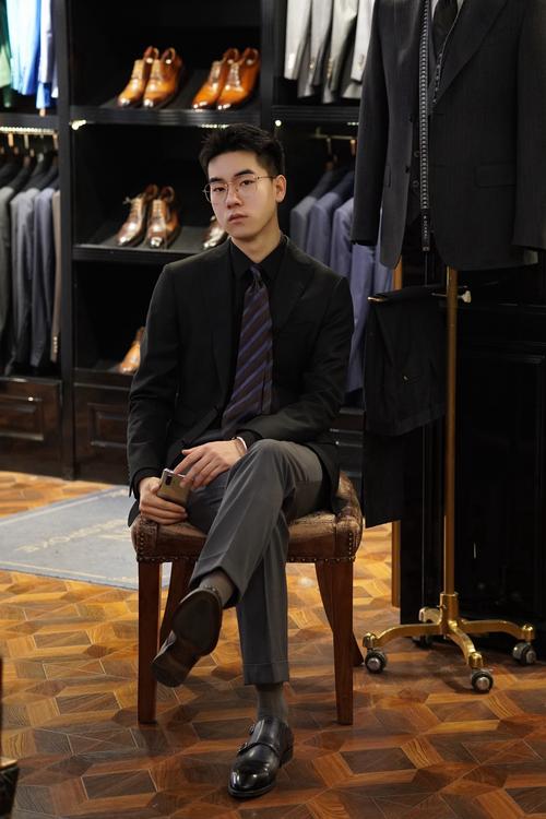 休闲黑西装配什么样衣服和裤子_休闲黑西装 百搭时尚,打造个性街头风 休闲黑西装配什么样衣服和裤子_休闲黑西装 百搭时尚,打造个性街头风