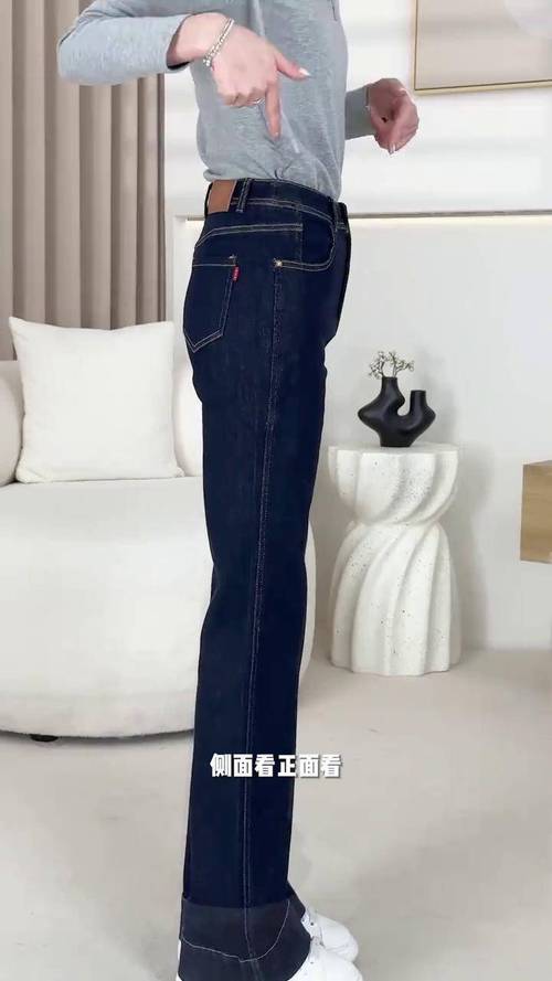 梨形下身微喇裤上身配什么衣服_梨形身材穿高腰微喇裤,显瘦显高还百搭! 梨形下身微喇裤上身配什么衣服_梨形身材穿高腰微喇裤,显瘦显高还百搭!