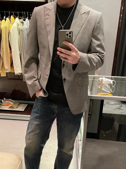 休闲西装配牛仔裤_西装搭牛仔裤，时尚休闲又个性