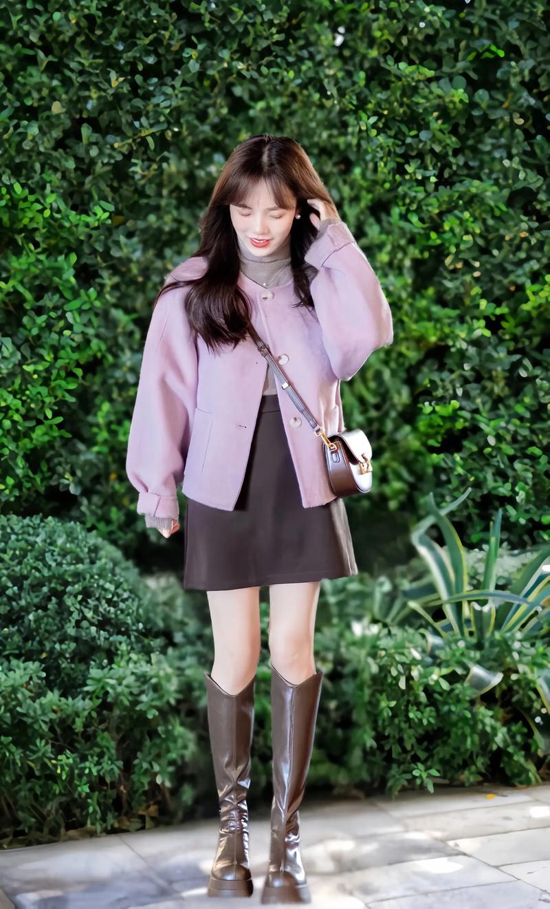 咖色半裙搭配什么颜色袜子_咖啡半裙百搭实穿，显腿长又高级，秋冬季必备！